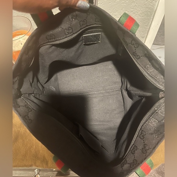 GUCCI SHERRYLINE TOTE/HANDBAG  EUC WITH GG SIGNATURE THROUGHOUT THE BAG. ❤️💚 - Picture 6 of 9